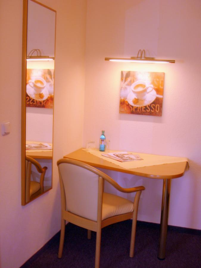 Elegant-Hotel "Zur Burg" Posterstein Room photo