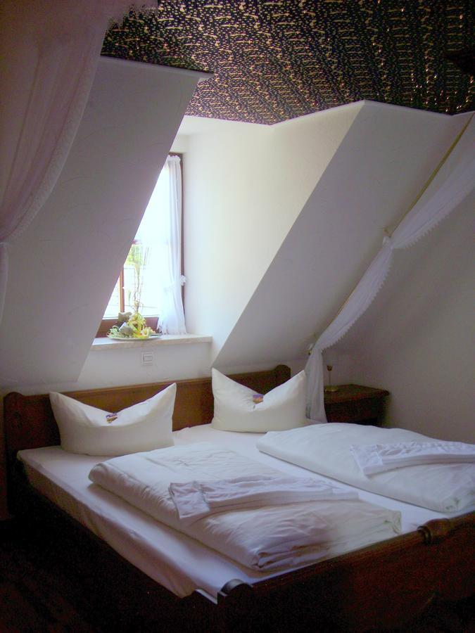Elegant-Hotel "Zur Burg" Posterstein Room photo